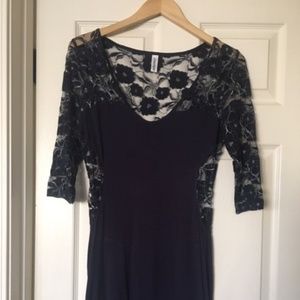 Boutique dress in lace and navy